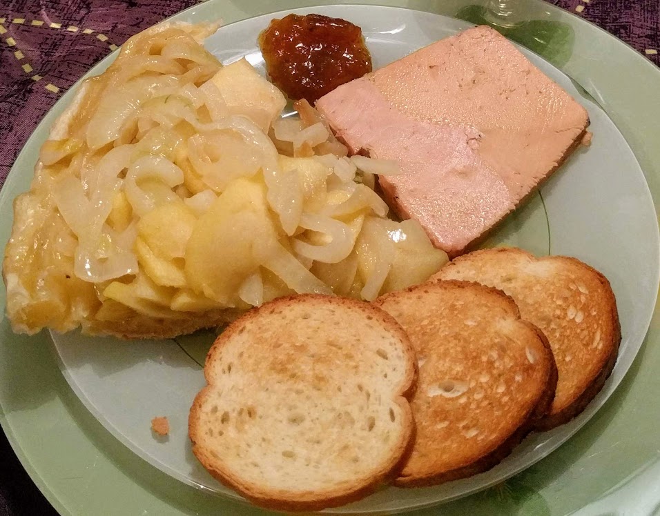 Tarte tatin pommes-oignons avec foie gras